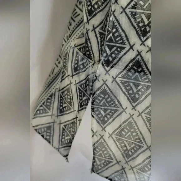 Chicos Crystal Green Gray Chiffon Embellished 3/4 Sleeve Top Size 0 (Small) - Picture 6 of 8